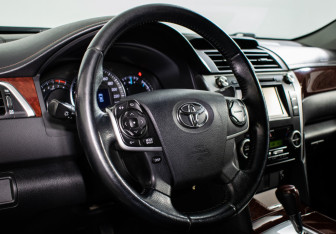 Подержанный автомобиль Toyota Camry Sedan 2012 года (13 фото)