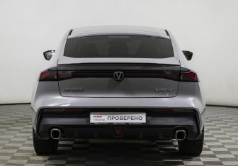 Подержанный автомобиль Changan UNI-V 2024 года (7 фото)
