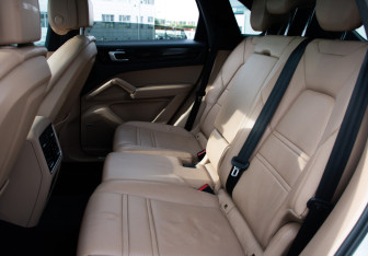Подержанный автомобиль Porsche Cayenne 2019 года (12 фото)