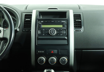 Подержанный автомобиль Nissan X-Trail 2010 года (14 фото)