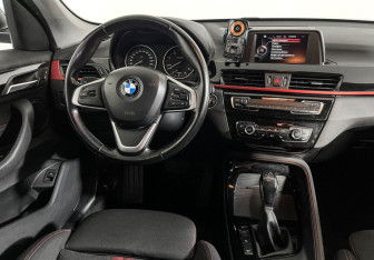Подержанный автомобиль BMW X1 2015 года (15 фото)