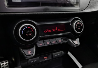 Подержанный автомобиль Kia Rio Hatchback 2021 года (21 фото)