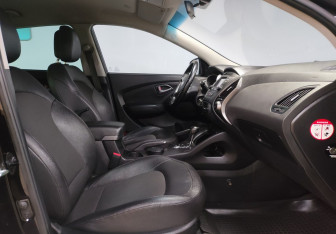 Подержанный автомобиль Hyundai ix35 2015 года (11 фото)