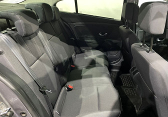 Подержанный автомобиль Renault Fluence 2010 года (10 фото)