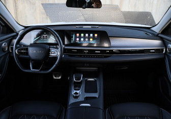 Подержанный автомобиль Chery Arrizo 8 2024 года (10 фото)