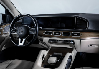 Подержанный автомобиль Mercedes-Benz GLE 2020 года (12 фото)