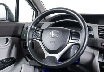Подержанный автомобиль Honda Civic Sedan 2012 года (13 фото)