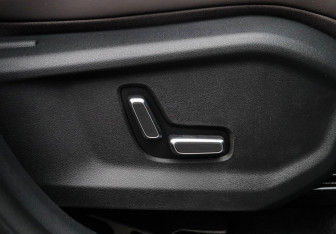 Подержанный автомобиль Geely Monjaro 2026 года (8 фото)