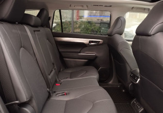 Подержанный автомобиль Toyota Highlander 2025 года (11 фото)