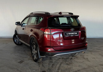 Подержанный автомобиль Toyota RAV4 2016 года (6 фото)