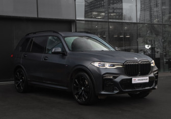 Подержанный автомобиль BMW X7 2020 года (3 фото)