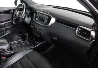 Подержанный автомобиль Kia Sorento 2018 года (9 фото)