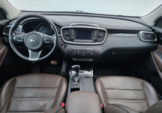 Подержанный автомобиль Kia Sorento 2017 года (11 фото)