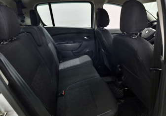 Подержанный автомобиль Renault Sandero 2016 года (12 фото)