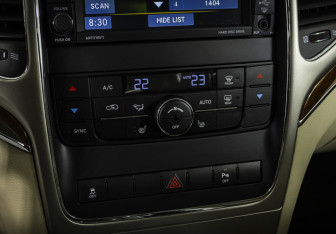 Подержанный автомобиль Jeep Grand Cherokee 2012 года (15 фото)