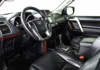 Подержанный автомобиль Toyota Land Cruiser Prado 2016 года (9 фото)