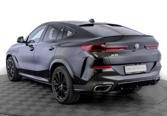 Подержанный автомобиль BMW X6 2021 года (7 фото)