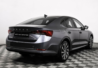 Подержанный автомобиль Skoda Octavia Liftback 2022 года (5 фото)