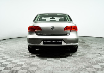 Подержанный автомобиль Volkswagen Passat Sedan 2012 года (6 фото)