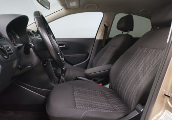 Подержанный автомобиль Volkswagen Polo Sedan 2016 года (10 фото)