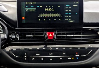 Подержанный автомобиль Москвич 3 2023 года (15 фото)