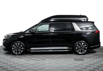 Подержанный автомобиль Kia Carnival 2022 года (3 фото)