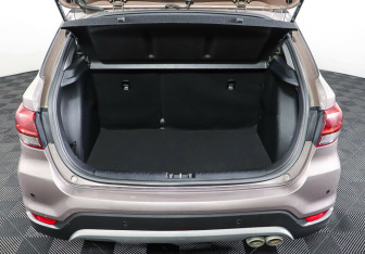 Подержанный автомобиль Kia Rio Hatchback 2019 года (26 фото)