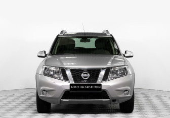 Подержанный автомобиль Nissan Terrano 2016 года (2 фото)