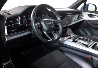 Подержанный автомобиль Audi Q7 2021 года (15 фото)