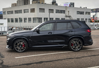 Подержанный автомобиль BMW X5 2022 года (13 фото)