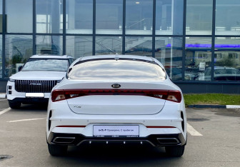 Подержанный автомобиль Kia K5 2020 года (6 фото)