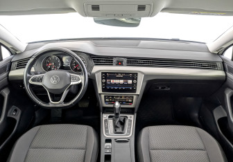 Подержанный автомобиль Volkswagen Passat Sedan 2020 года (14 фото)