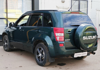 Подержанный автомобиль Suzuki Grand Vitara 2006 года (7 фото)