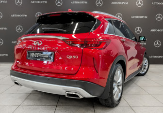 Подержанный автомобиль Infiniti QX50 2021 года (5 фото)