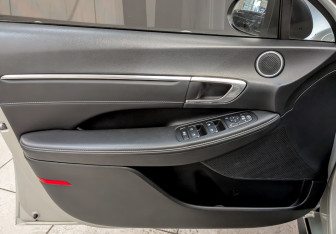 Подержанный автомобиль Hyundai Sonata 2022 года (18 фото)