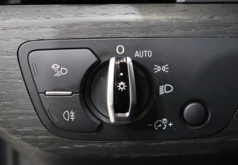 Подержанный автомобиль Audi A4 Sedan 2017 года (14 фото)