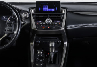 Подержанный автомобиль Lexus NX 2015 года (14 фото)