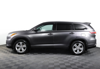 Подержанный автомобиль Toyota Highlander 2014 года (8 фото)
