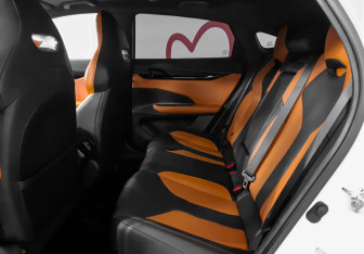 Подержанный автомобиль Changan UNI-V 2023 года (10 фото)