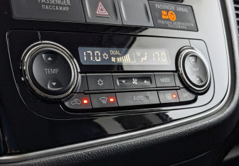 Подержанный автомобиль Mitsubishi Outlander 2016 года (21 фото)