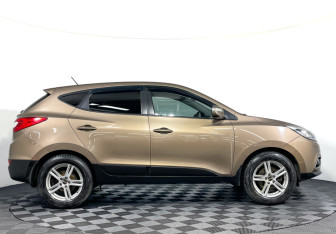 Подержанный автомобиль Hyundai ix35 2014 года (4 фото)