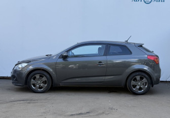 Подержанный автомобиль Kia Ceed Hatchback 2011 года (8 фото)