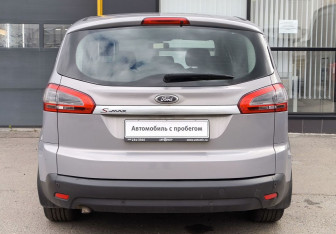 Подержанный автомобиль Ford S-MAX 2012 года (6 фото)