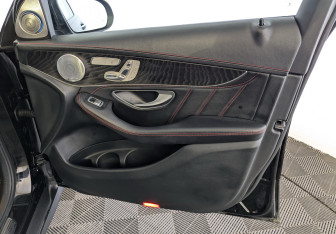 Подержанный автомобиль Mercedes-Benz GLC AMG 2017 года (26 фото)