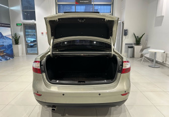 Подержанный автомобиль Renault Fluence 2014 года (6 фото)