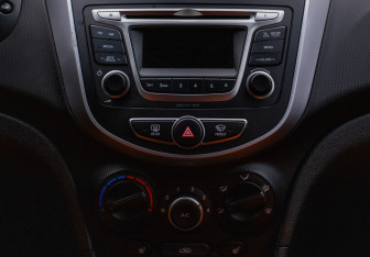 Подержанный автомобиль Hyundai Solaris Sedan 2015 года (14 фото)
