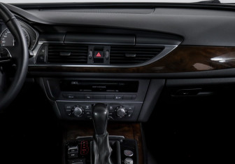 Подержанный автомобиль Audi A6 Sedan 2015 года (13 фото)