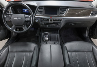 Подержанный автомобиль Genesis G80 2019 года (14 фото)