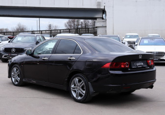 Подержанный автомобиль Honda Accord Sedan 2007 года (7 фото)