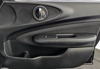 Подержанный автомобиль MINI Clubman Wagon 2019 года (24 фото)